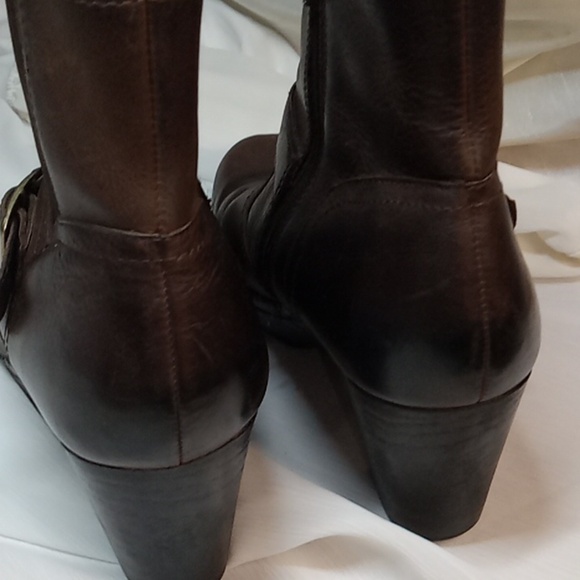 Clarks brown buckled ankle boots size 7.5 - Picture 4 of 8